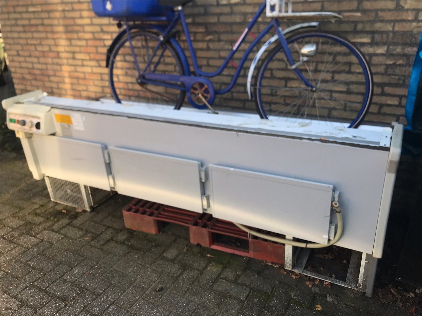 Koelvitrine, werking onbekend. Glazen dekking aanwezig., Ophalen of Verzenden