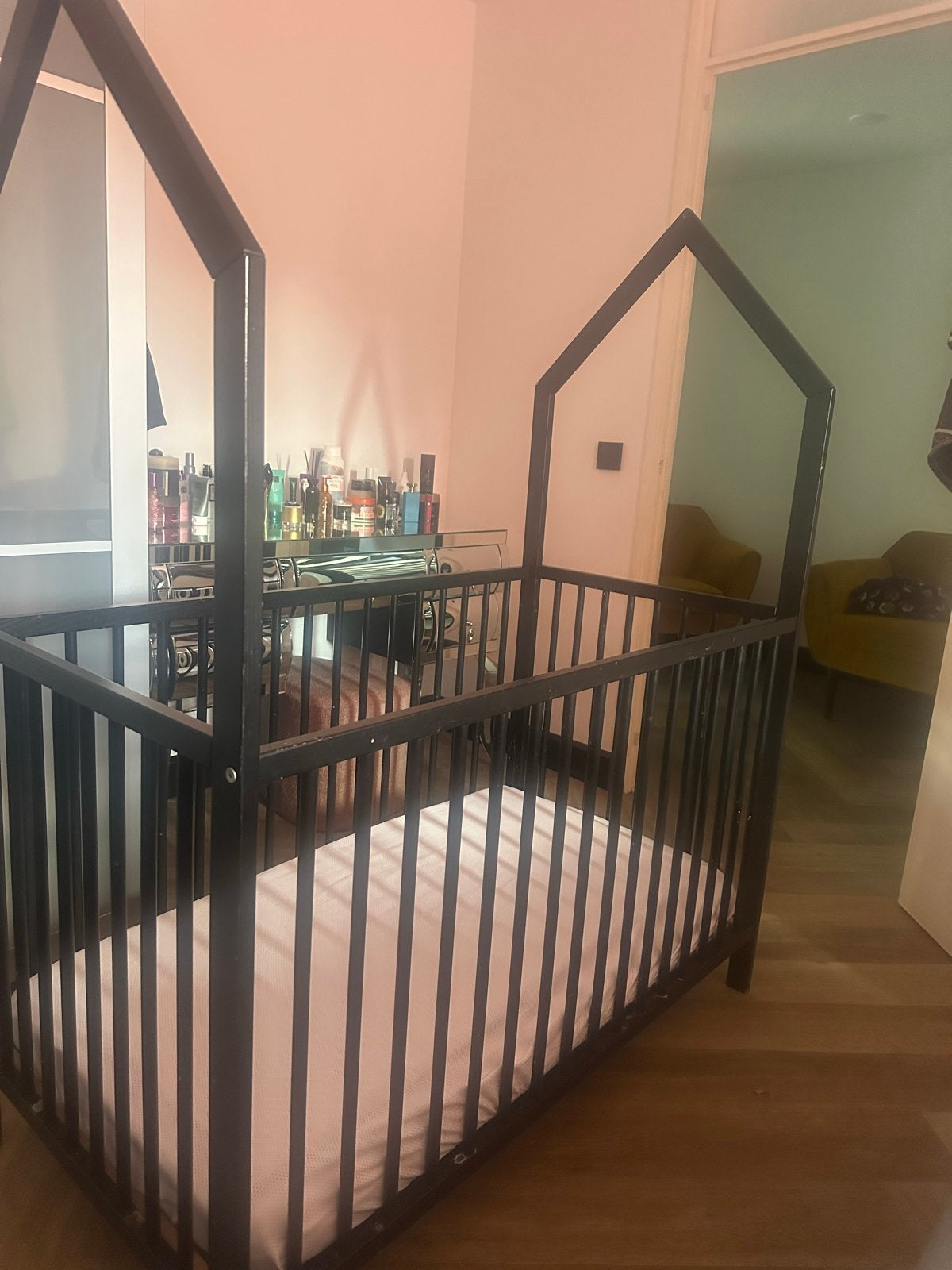 Zwart ledikant baby bed met matras en commode, Ophalen, Gebruikt, Ledikant