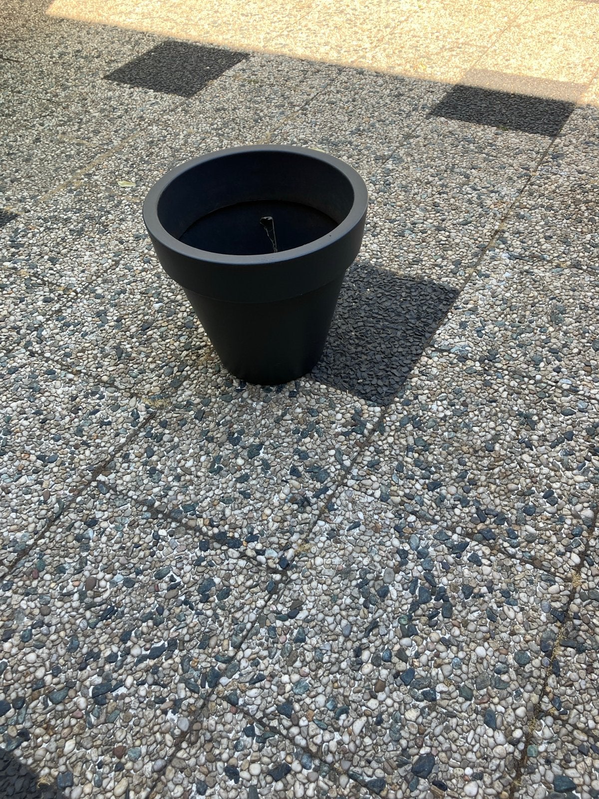 Twee grote donkergrijze elho bloempot voor buiten, Kunststof, Gebruikt, Balkon, Rond