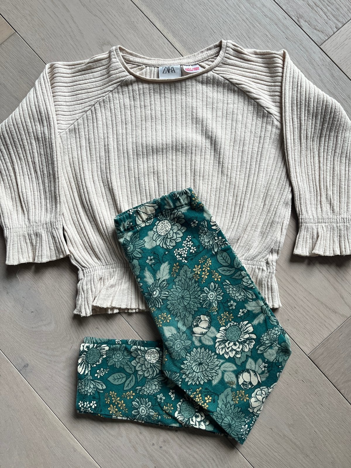 Legging bloemprint groen mt 98 H&M, Ophalen of Verzenden, Zo goed als nieuw, Meisje, Broek