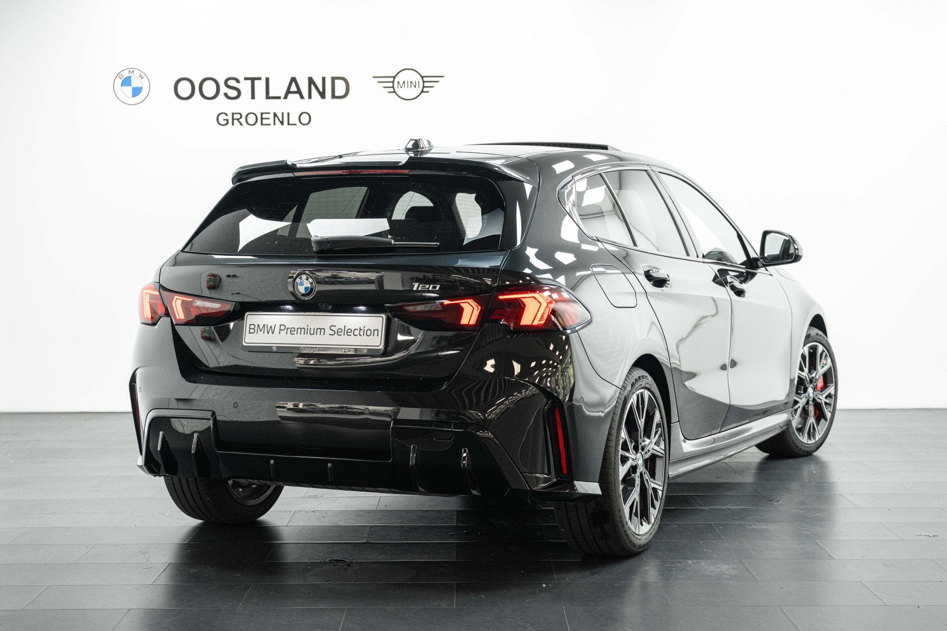 BMW 1 Serie 120 M Sport Automaat / Panoramadak / Sportstoele, Auto's, 156 pk, Met garantie (alle), Zwart, Origineel Nederlands