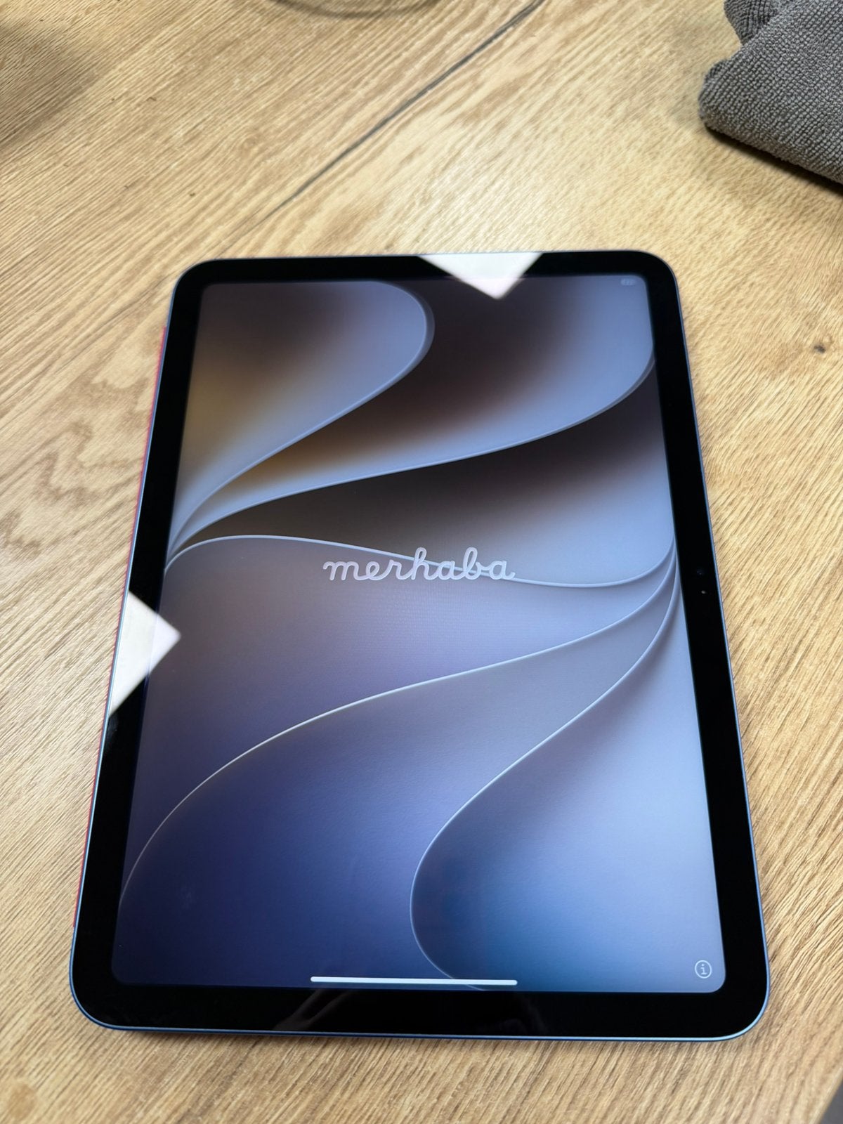 Zeer nette iPad gen 10 zonder krassen incl. Apple Folio, Apple iPad, Zo goed als nieuw, 64 GB, Ophalen