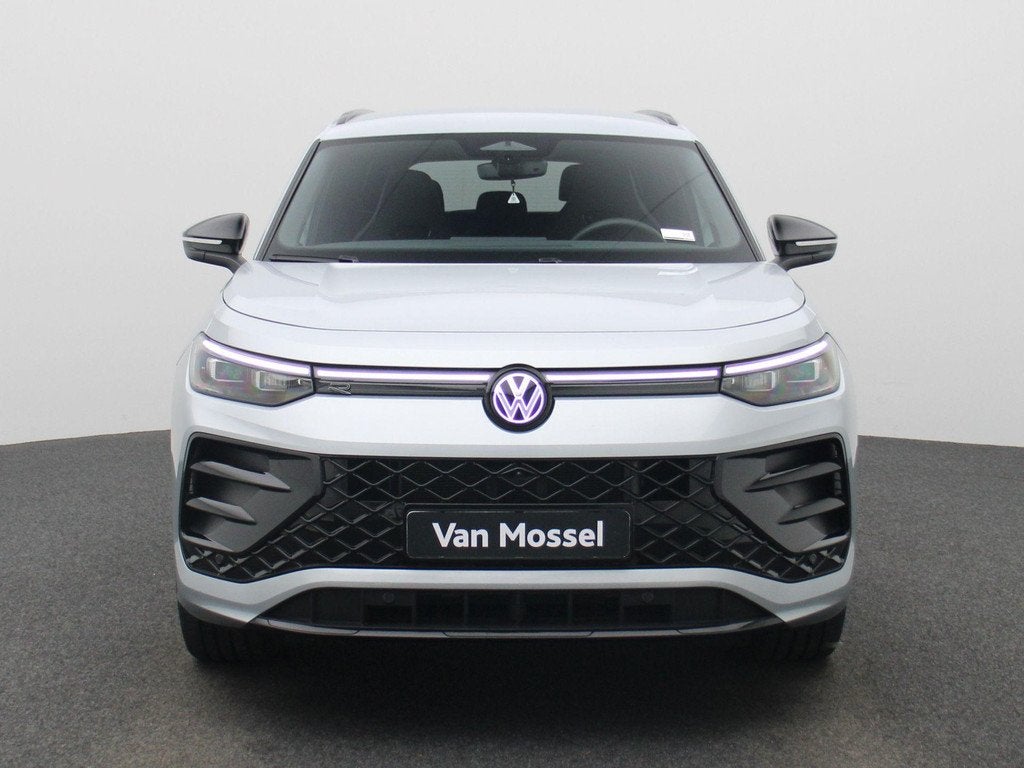 Volkswagen Tayron 1.5 eHybrid R-Line Edition 272 PK| Trekhaa, Auto's, Volkswagen, 12 maanden, Stof, 4 cilinders, 26 kWh