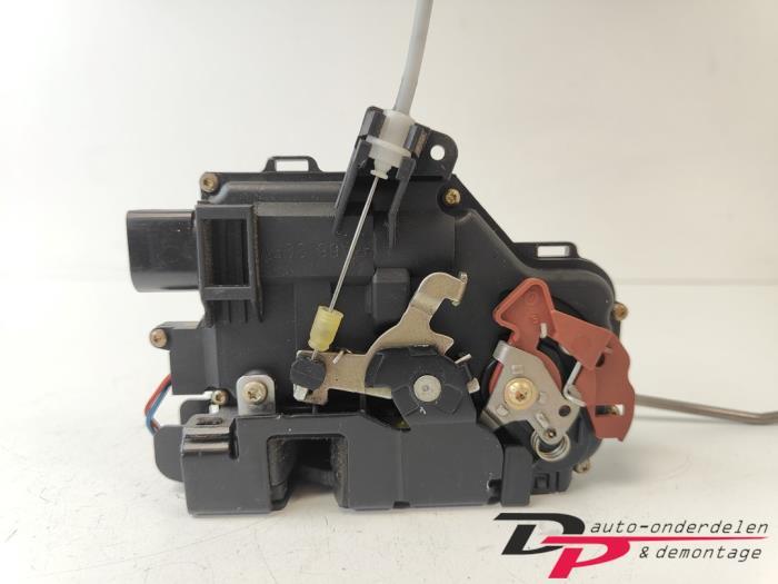 Deurslot Mechaniek 4Deurs rechts-voor van een Audi A4, Gebruikt, -, -, -