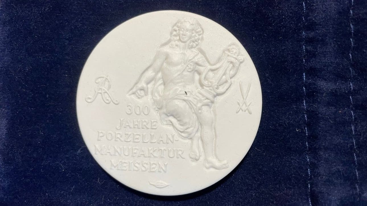 Meissen Porseleinen Medaille 300 Jaar Jubileum 1710-2010, Ophalen of Verzenden