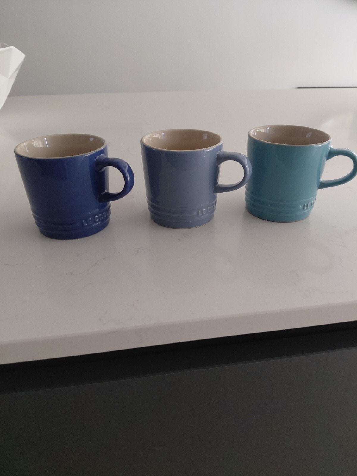 Le Creuset koffie kopjes / mokken, Le Creuset, Blauw, Ophalen of Verzenden, Zo goed als nieuw