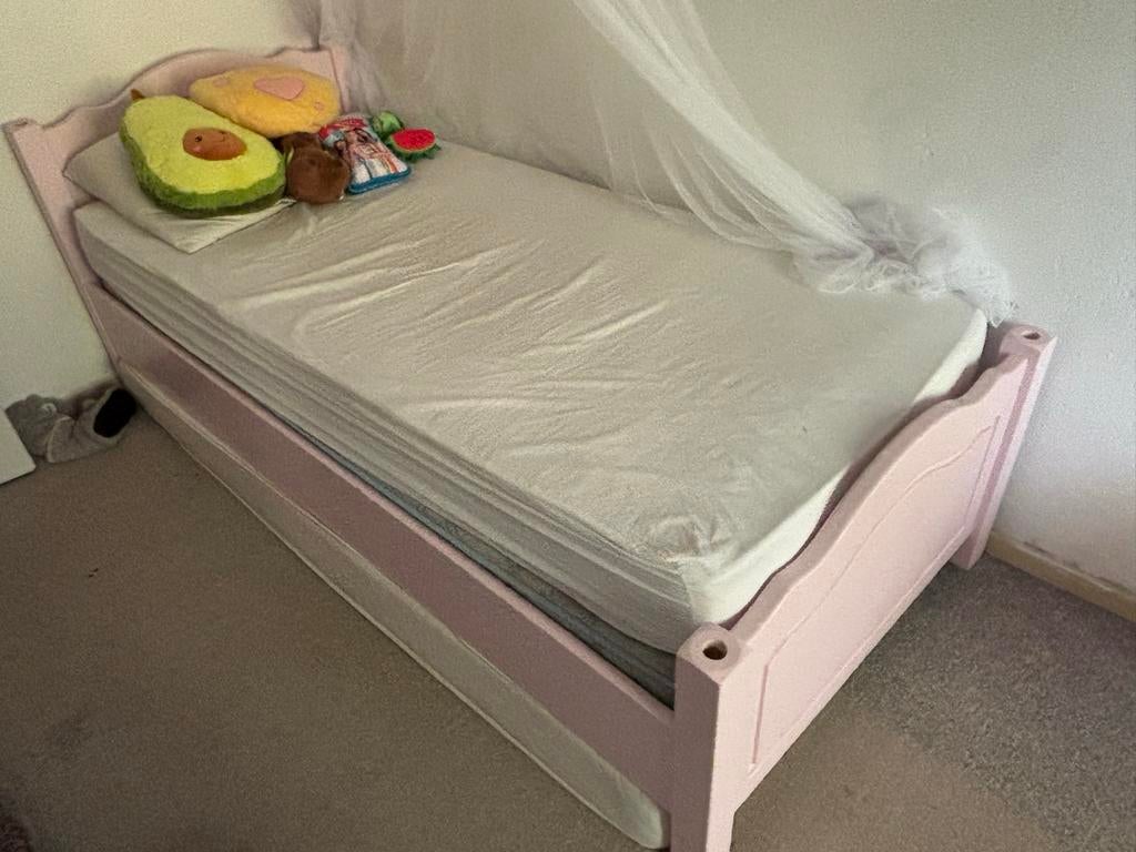 Eenpersoons hemelbed met matras en ijzeren lattenbodem, Ophalen, Gebruikt, 90 cm, 200 cm