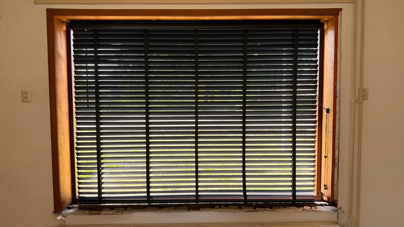 Zwarte houten jaloezieën - 220 cm B x 165, Ophalen, Jaloezie, Gebruikt, Zwart