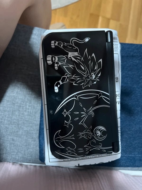 Nintendo New 3DS XL Pokémon Solgaleo & Lunala Edition, Spelcomputers en Games, Verzenden, Zo goed als nieuw, Zwart, 3DS