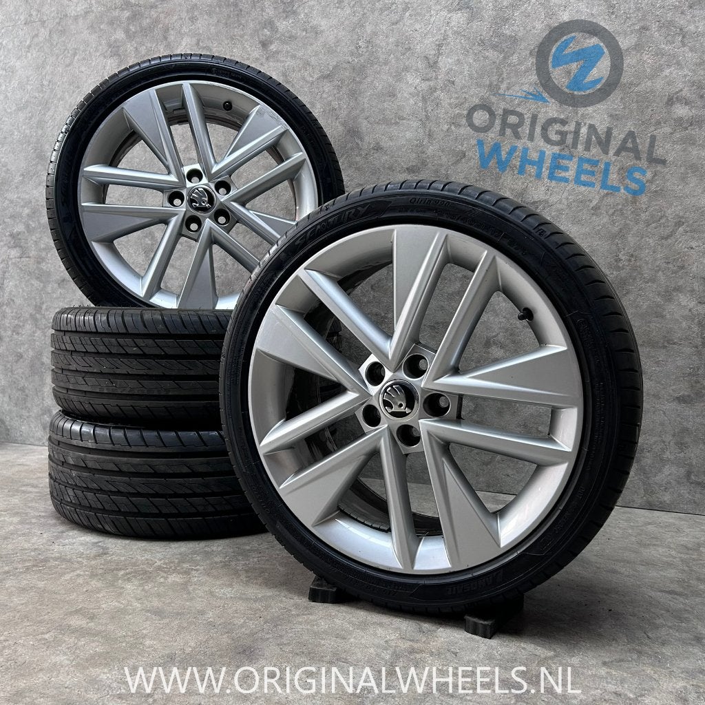 17 inch originele velgen + zomerbanden Skoda Fabia, Banden en Velgen, 17 inch, Ophalen of Verzenden, Personenwagen