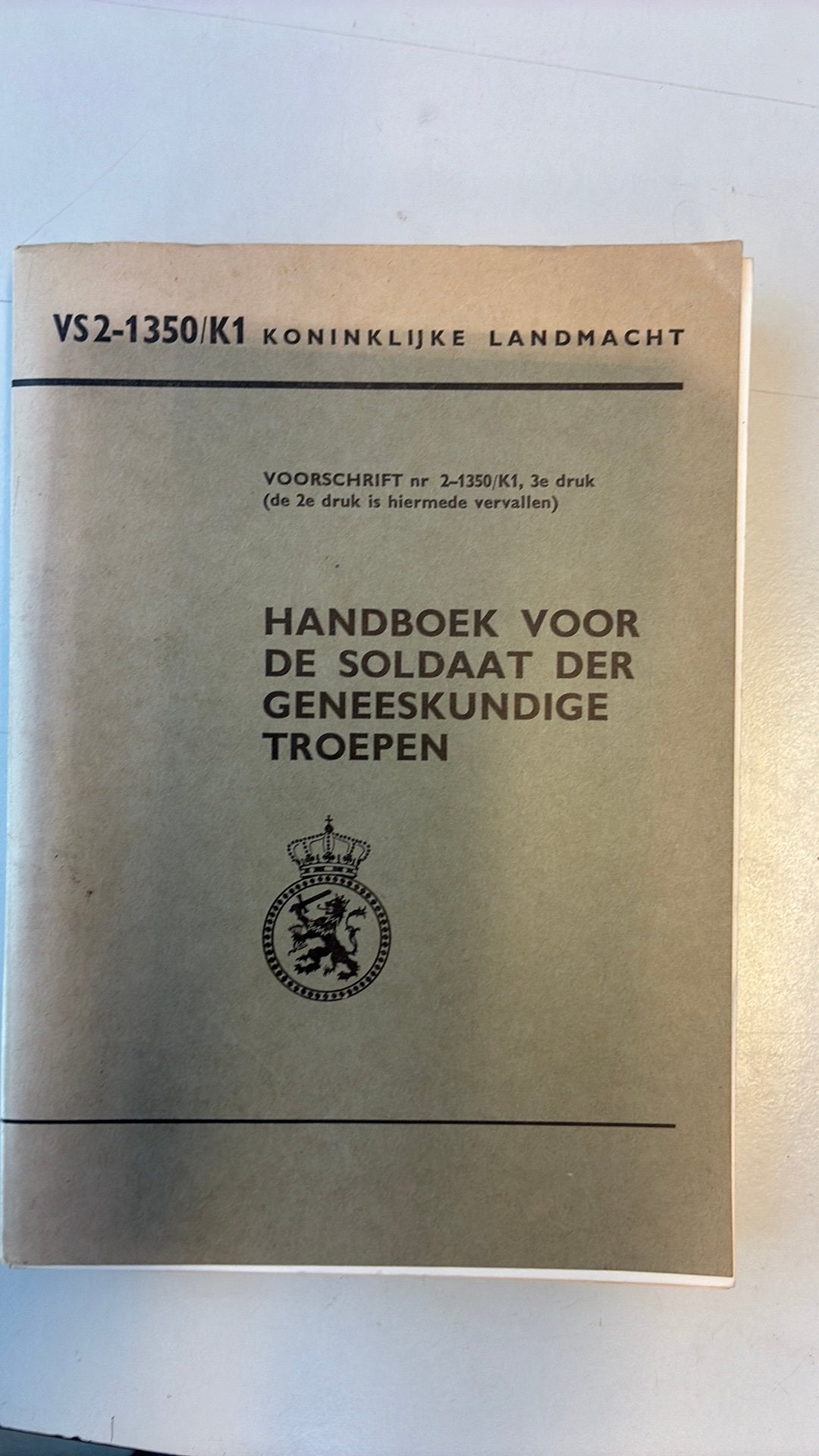 VS 2-1350/1 Handboek … soldaat der geneeskundige troepen, Verzamelen, Ophalen of Verzenden, Landmacht, Nederland, Boek of Tijdschrift