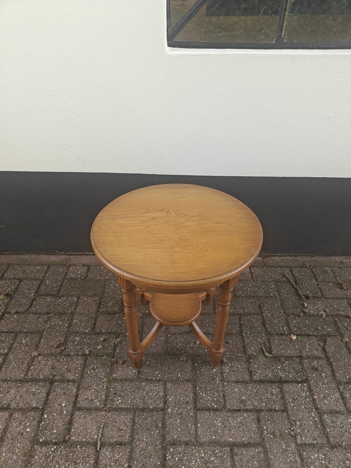 Ronde houten bijzettafel met sierlijke poten, Minder dan 55 cm, Gebruikt, Rond, Hout