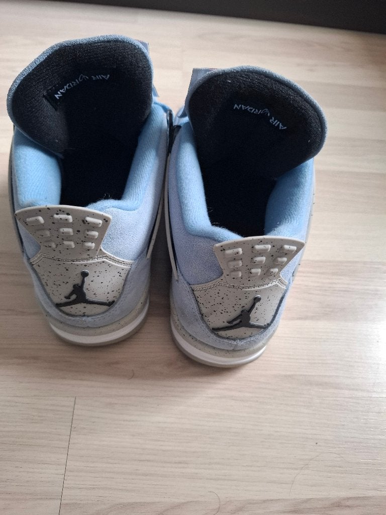 Air Jordan 4 Retro “University Blue” (CT8527-400), Blauw, Nike, Ophalen of Verzenden, Sneakers of Gympen