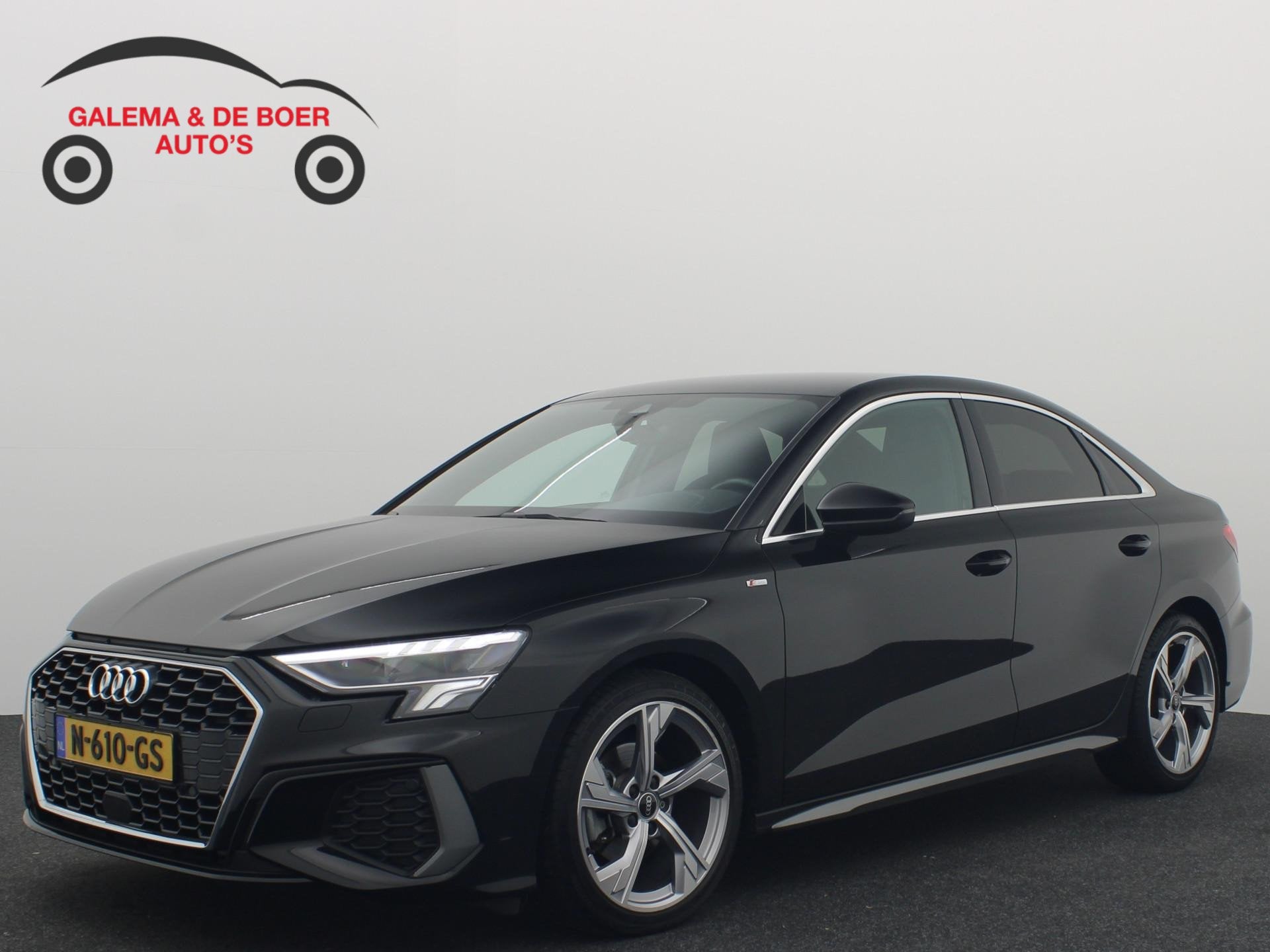 Audi A3 Limousine 30 TFSI S edition AUTOMAAT / S-LINE / NAVI, Auto's, Audi, Gebruikt, Leder en Stof, Origineel Nederlands, Bedrijf