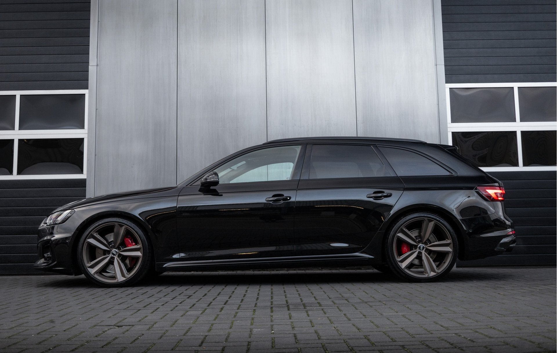 Audi RS4 Avant 2.9 TFSI 451 pk Quattro S-Line /RS-Stoelen/ B, Automaat, Gebruikt, 451 pk, Zwart