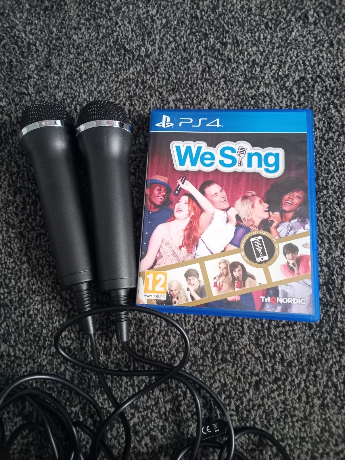 we sing ps4 2 microfoons game, Muziek, Ophalen of Verzenden, Zo goed als nieuw, 3 spelers of meer