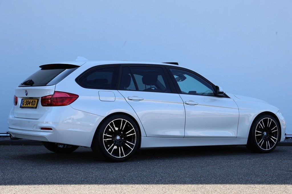 BMW 3-serie Touring 320d HANDEL/EXPORT | panoramadak | head-, Auto's, Automaat, 745 kg, Achterwielaandrijving, Euro 6