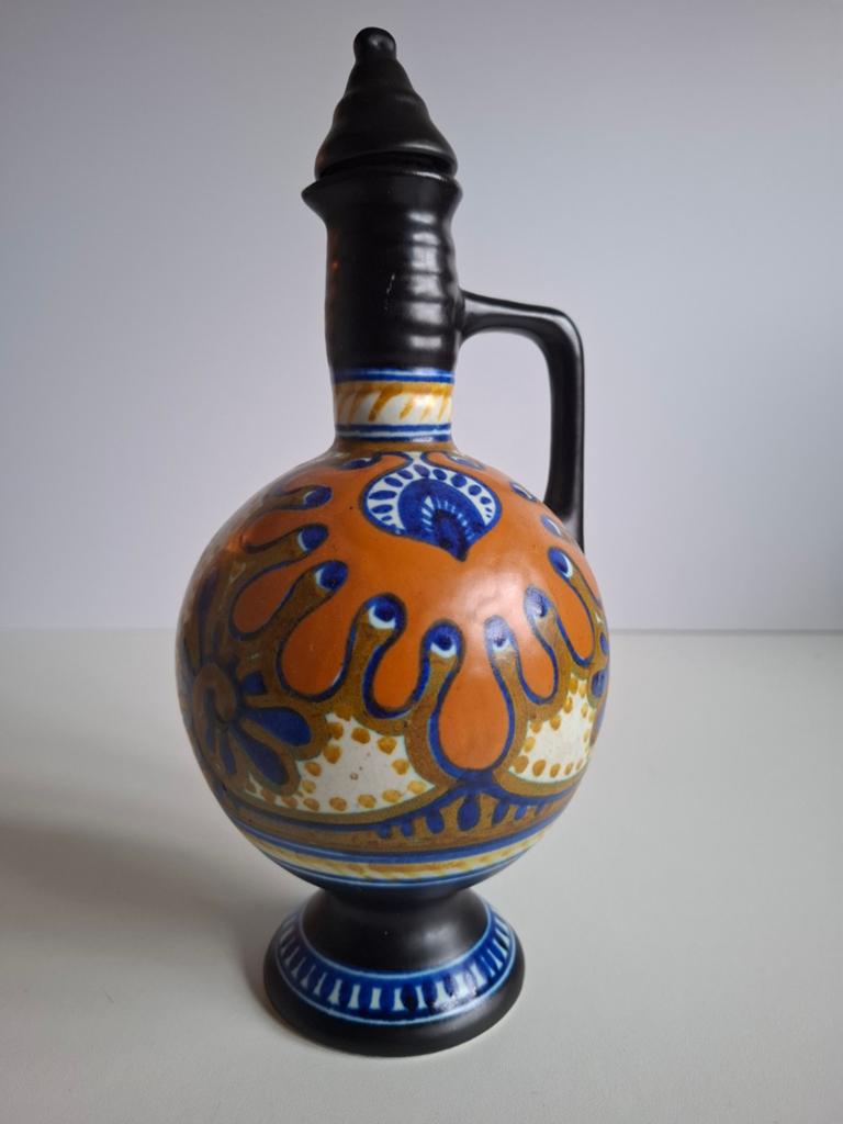 Antieke Rhodian decor karaf uit Gouda, 1925 - 28 cm, Antiek en Kunst, Antiek | Vazen, Ophalen of Verzenden