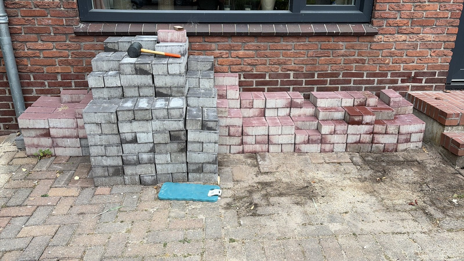 Stenen (21 x 10,5 x 8) grijs en rood gratis, Ophalen, Zo goed als nieuw, Beton, Klinkers