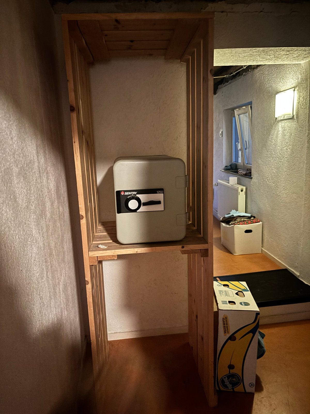 Gratis ophalen: Wasmachine/droger stapelaar houten bekisting, Witgoed en Apparatuur, Wasmachines, Ophalen, Gebruikt
