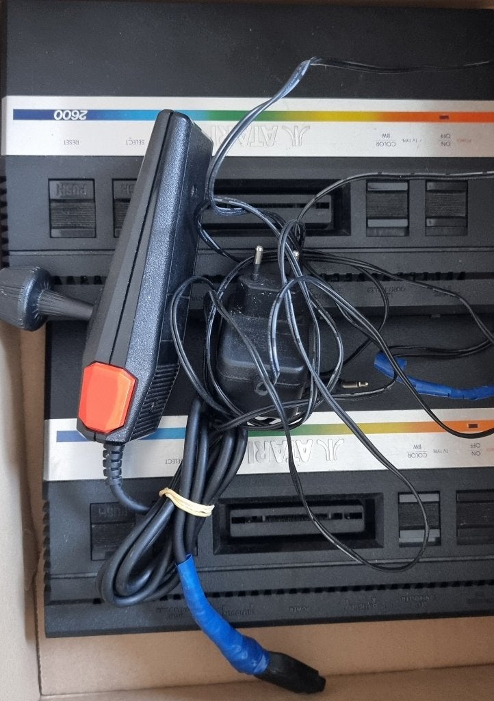 Atari 2600 (2x) voor de hobbyist, Spelcomputers en Games, Ophalen of Verzenden, Niet werkend, Met 1 controller, Atari 2600