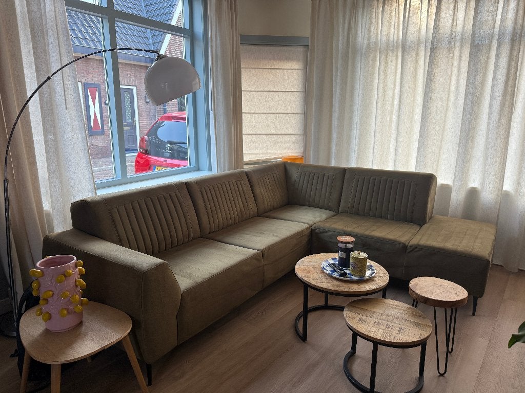 Donker groene suede hoekbank, Huis en Inrichting, Banken | Bankstellen, Ophalen, Overige materialen, 250 tot 300 cm, Gebruikt