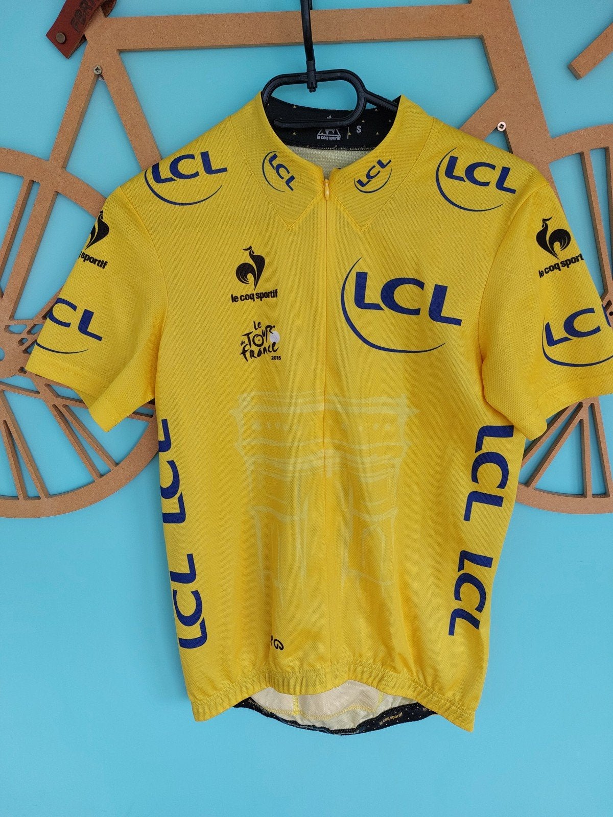 GELE TRUI TOUR DE FRANCE 2015 LCL le coq sportif, Ophalen of Verzenden, Zo goed als nieuw, Kleding