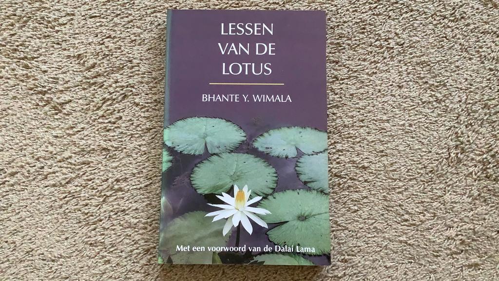 Bhante Y. Wimala - Lessen van de Lotus., Spiritualiteit algemeen, Overige typen, Ophalen of Verzenden, Zo goed als nieuw