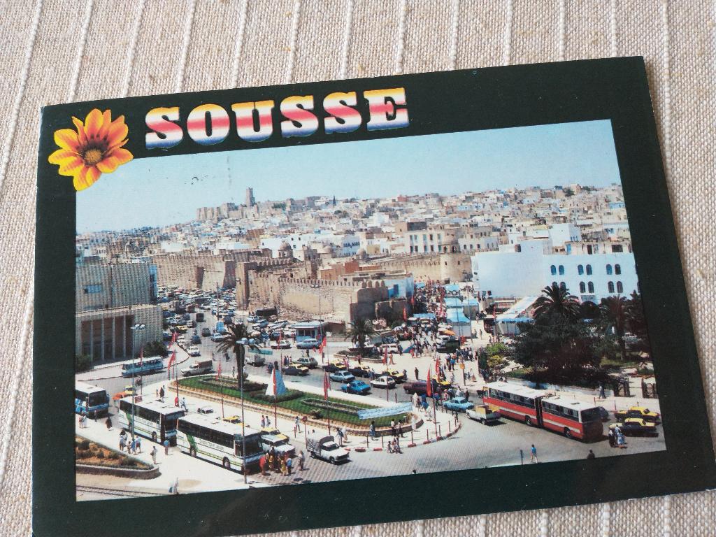 Tunesië, Balade à Sousse, Rue Muhammed V, Verzamelen, Ansichtkaarten | Buitenland, Ophalen of Verzenden, 1980 tot heden, Gelopen