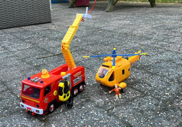 Brandweerwagen en helikopter speelgoedset, Ophalen, Gebruikt