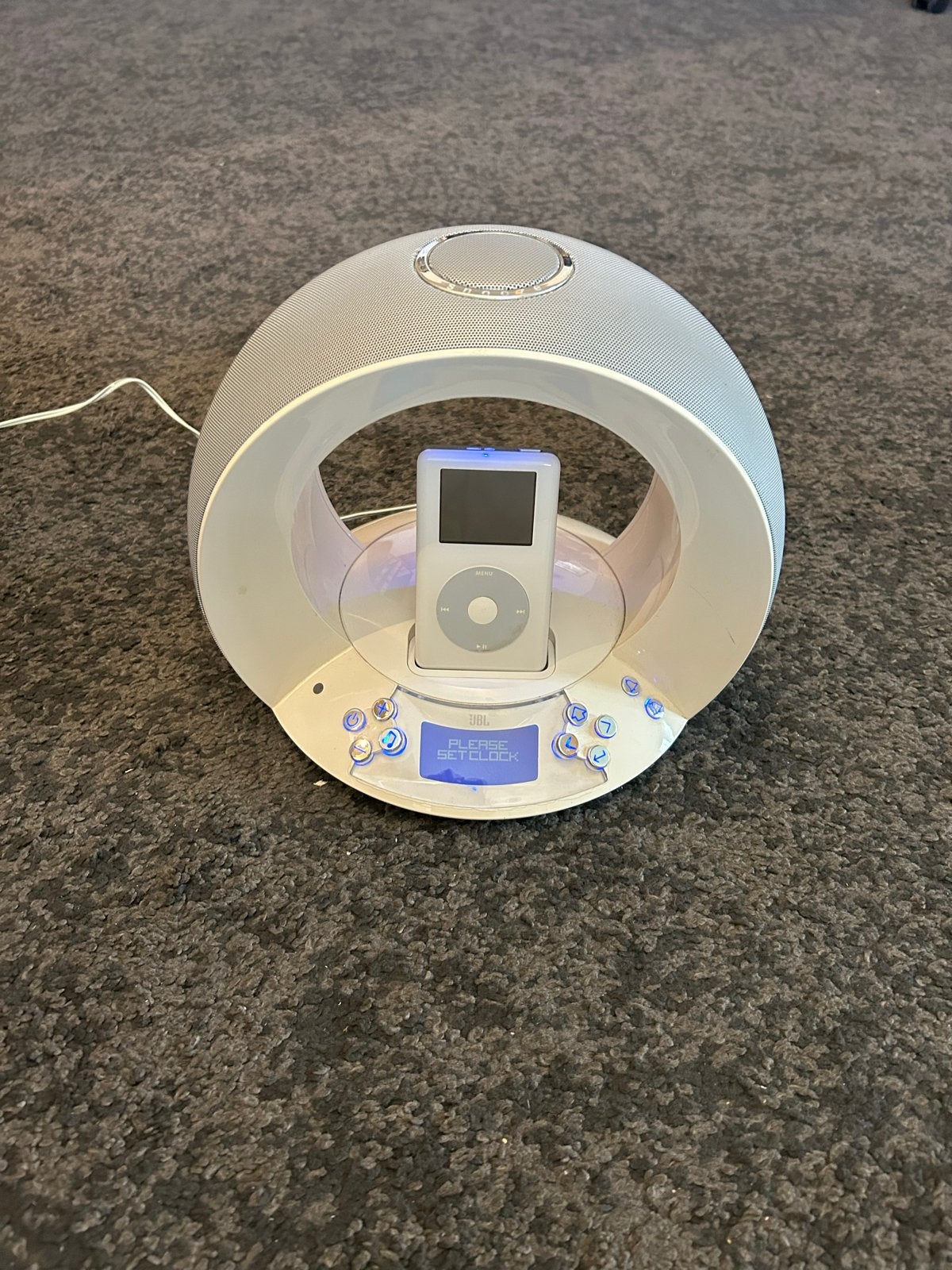 JBL On Time wekkerradio met kapotte iPod connector, Ophalen of Verzenden, Gebruikt, Radio