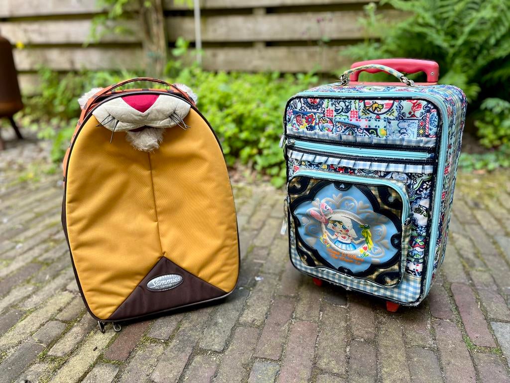 Gratis: 2 kinderkoffers, Ophalen, Gebruikt, 30 cm of meer, Minder dan 35 cm