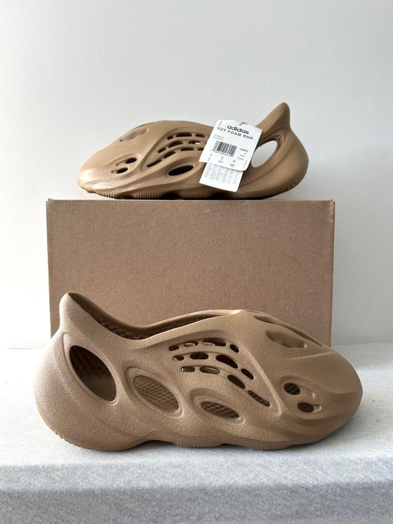 Adidas Yeezy Foam RNR Clay Taupe (EU 43), Kleding | Heren, Schoenen, Bruin, Nieuw, Ophalen of Verzenden, Sneakers of Gympen