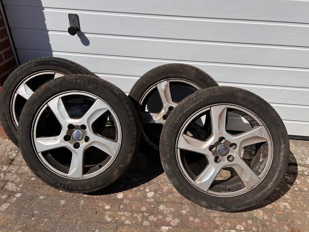 Volvo zomerbanden 17 inch, Auto-onderdelen, Banden en Velgen, Ophalen, Banden en Velgen, 17 inch, Personenwagen