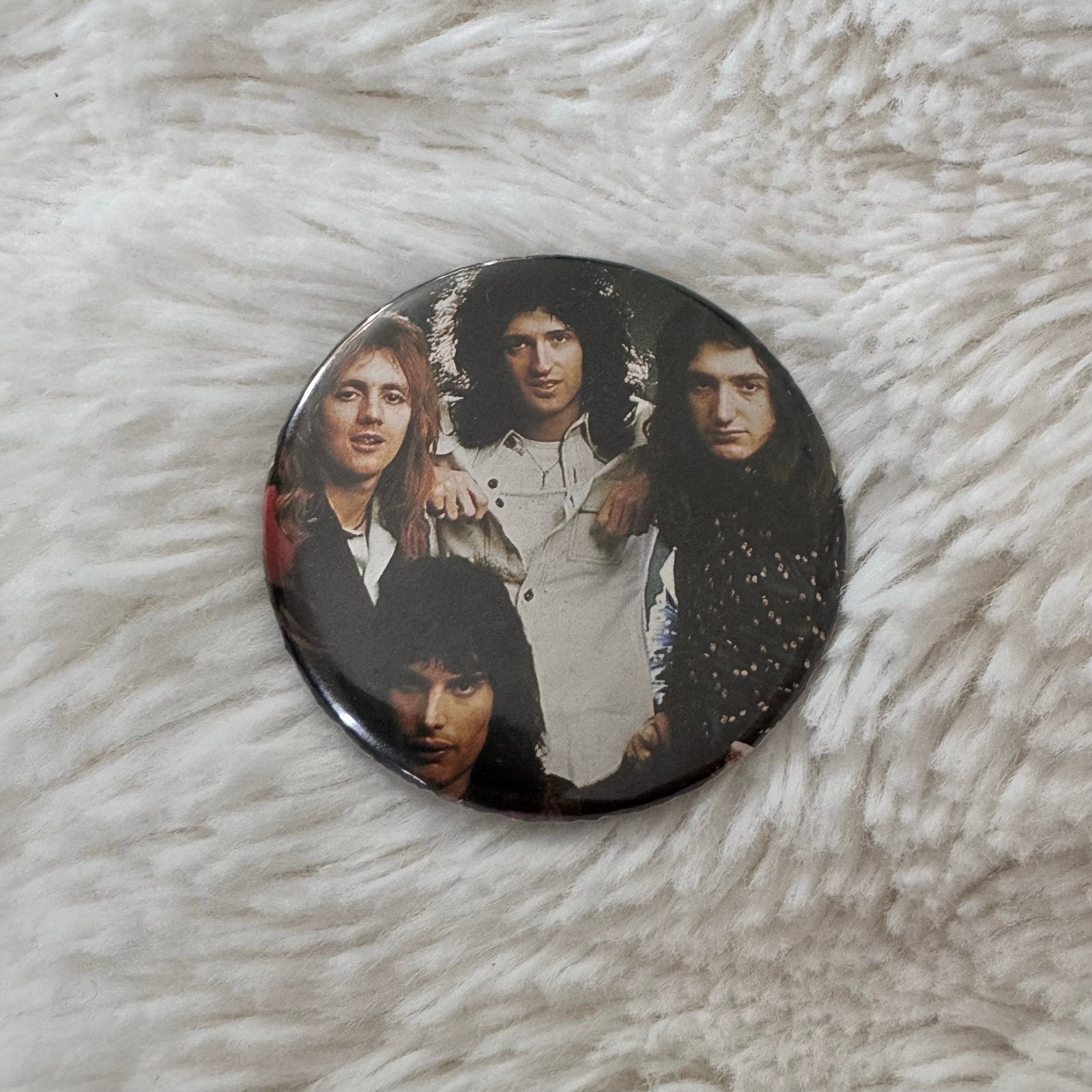Vintage Queen pin / button, Ophalen of Verzenden, Gebruikt, Overige onderwerpen, Button