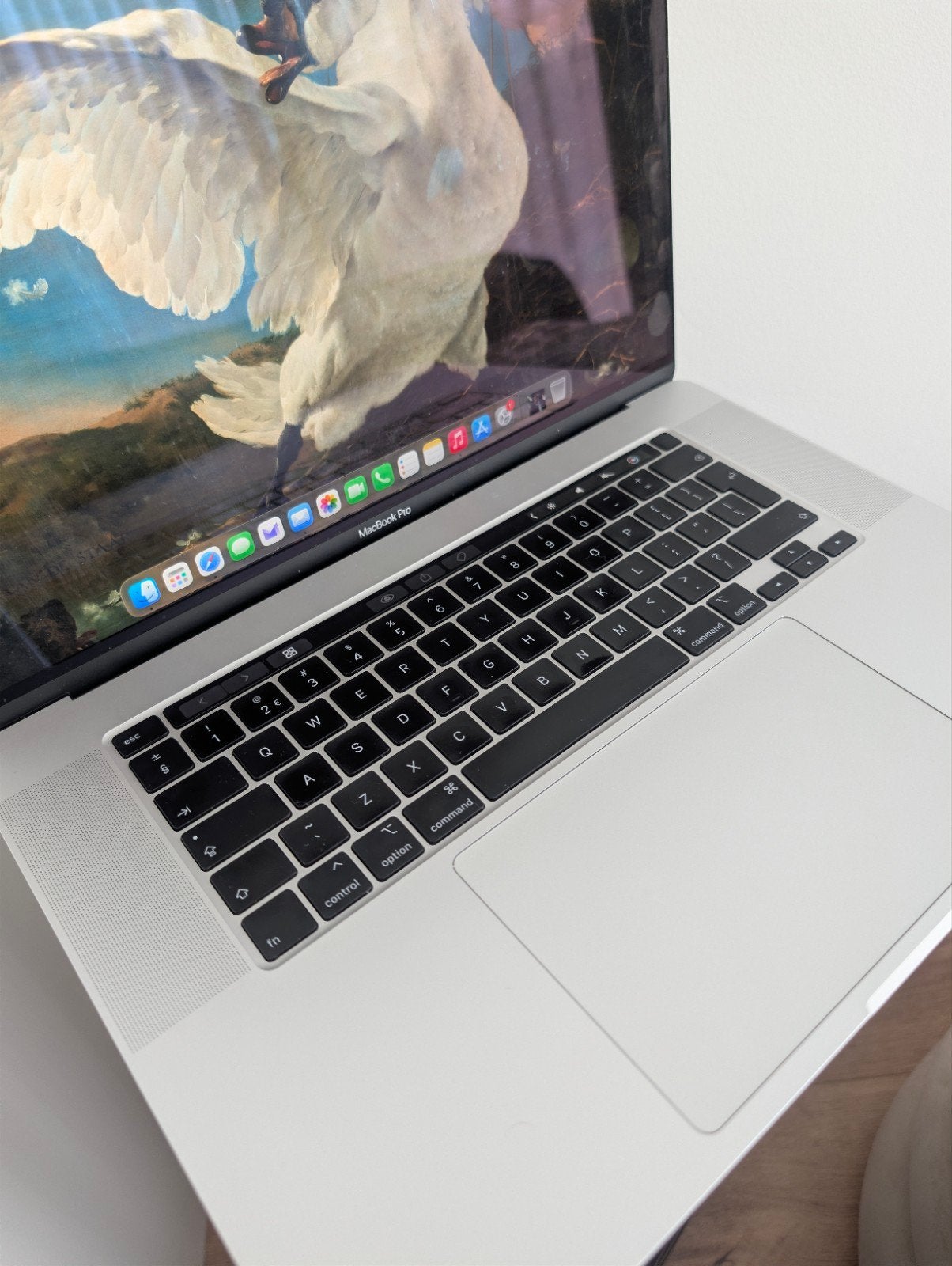 Foto 2 van MacBook Pro A2141 16 inch. brand new battery