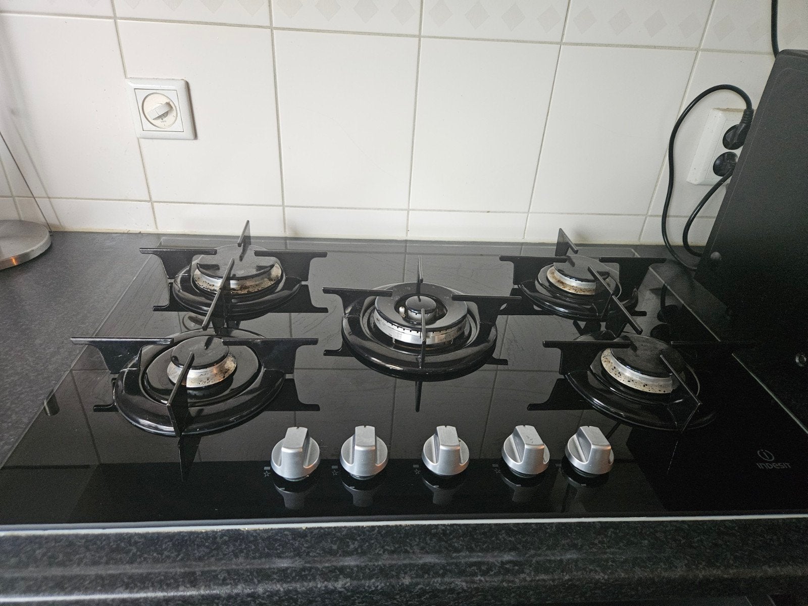 Indesit 5-pits gasfornuis - Werkt goed. Inbouw, Witgoed en Apparatuur, Ophalen, Gebruikt, Gas, Vrijstaand