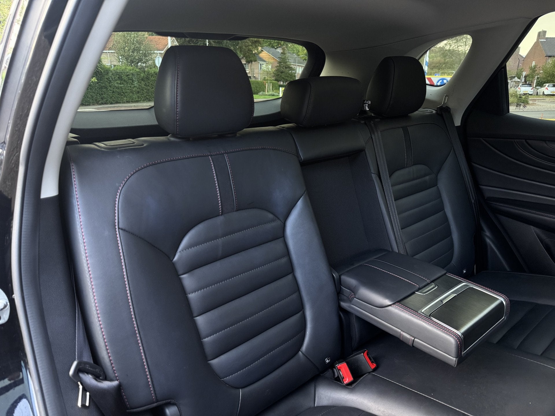 MG EHS 1.5 TGDi Luxury Aut., PHEV 258pk | Panoramadak | Came, Auto's, Gebruikt, 4 cilinders, 258 pk, Zwart