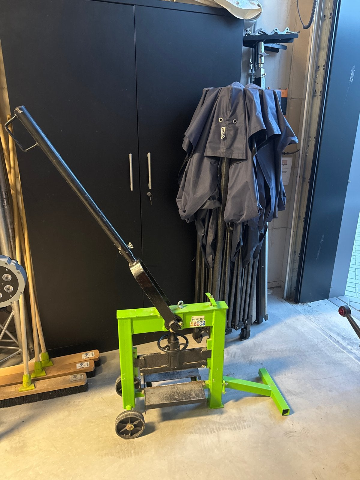 Compacte steenknipper voor platen en trottoirbanden, Ophalen, Gebruikt, Snijgereedschap, Overige merken