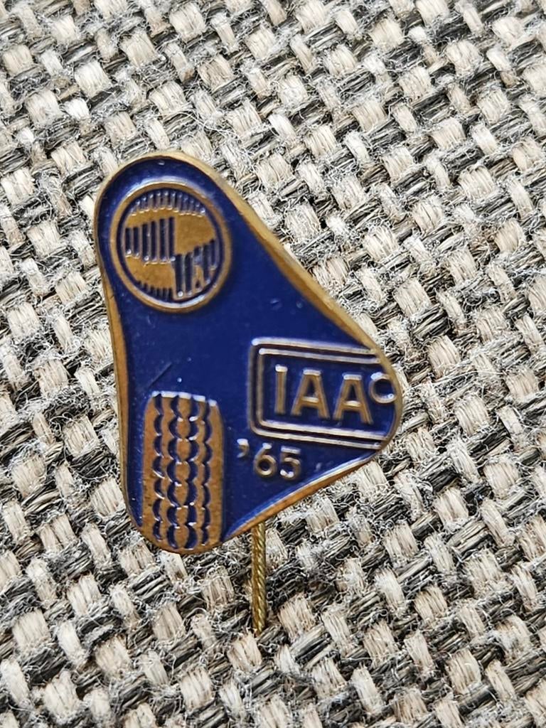 IAA '65 Speldje - Blauw Emaille Auto Pin, Ophalen of Verzenden, Gebruikt, Transport, Speldje of Pin