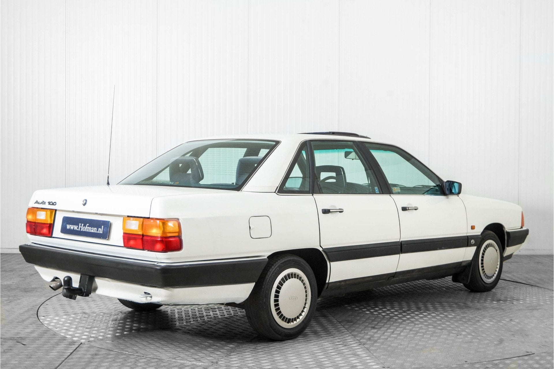 Audi 100 1.8 injectie (bj 1987), Auto's, Voorwielaandrijving, Gebruikt, 4 cilinders, Wit