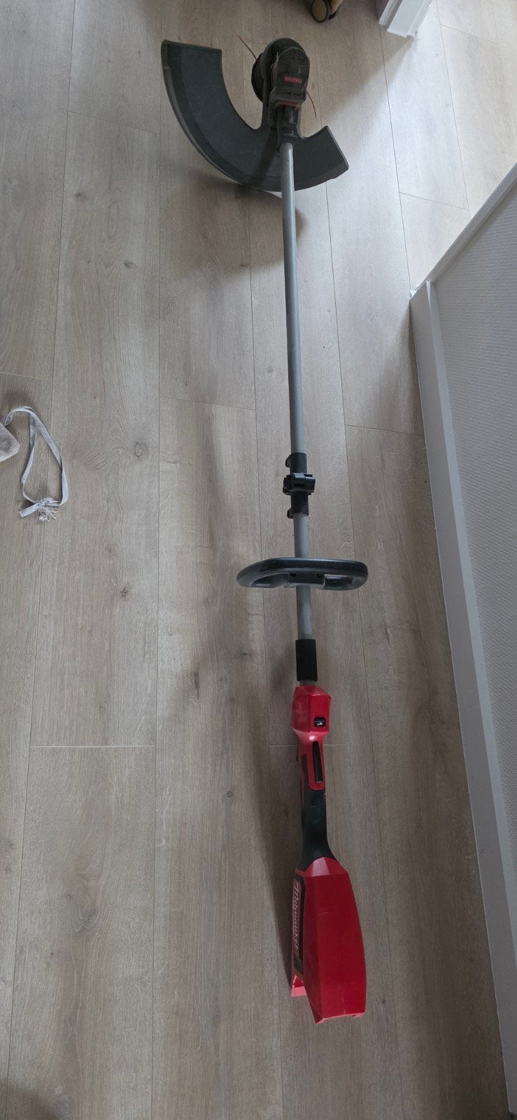 Milwaukee Accu Grastrimmer - Zo goed als nieuw, Tuin en Terras, Ophalen, Zo goed als nieuw, Accu-grasmaaier, Milwaukee