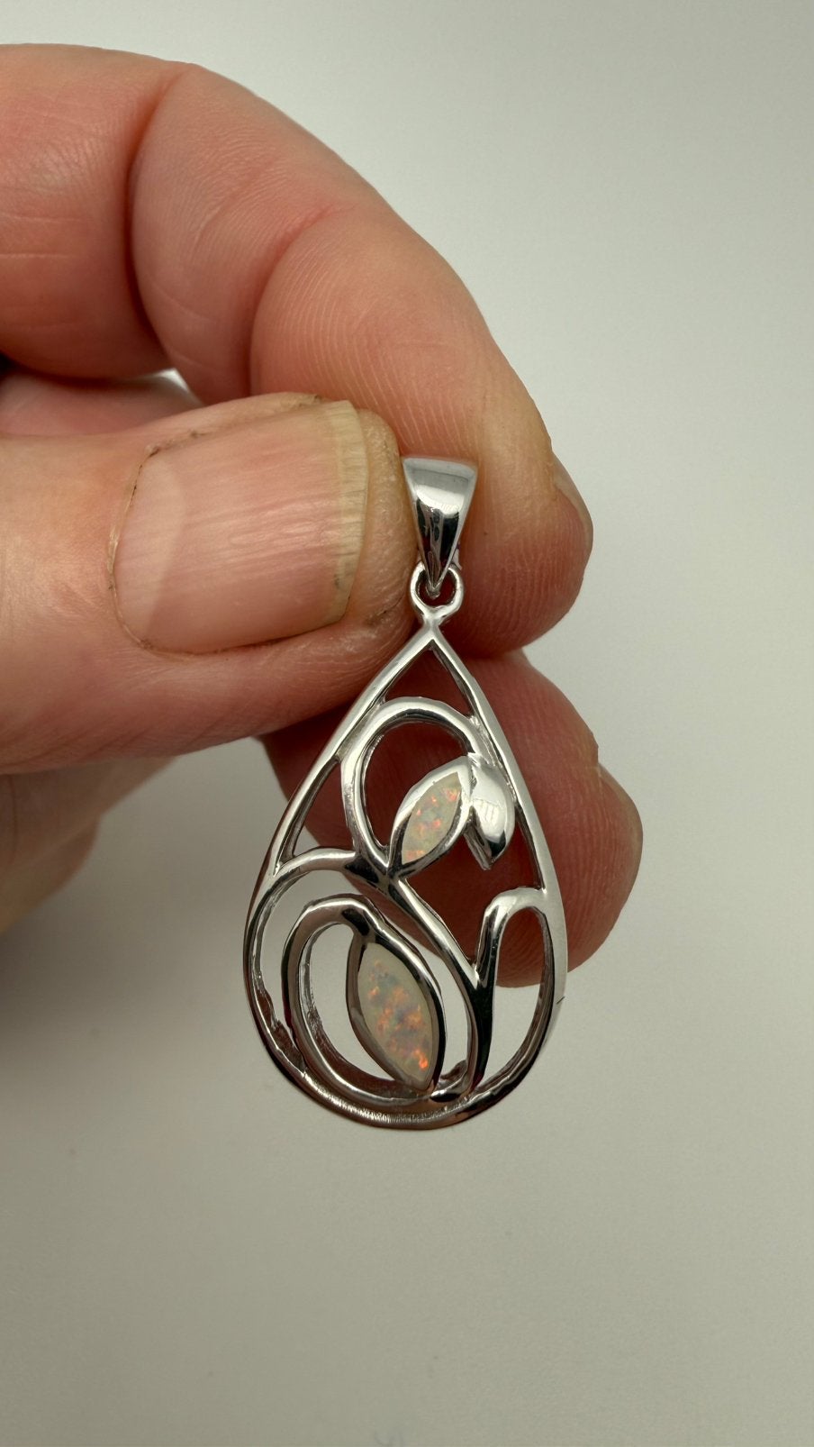 Zilveren hanger met inleg: synthetische opaal., Verzenden, Nieuw, Zilver