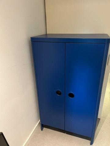 Ikea Busunge Kast, blauw, 80x139 cm, heel mooi!, Ophalen, Gebruikt, Kast, 50 tot 70 cm