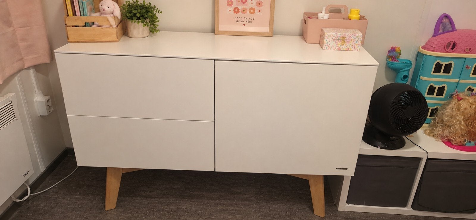 Kidsmill Commode Sixties - Wit met houten poten, Kinderen en Baby's, Ophalen, 50 tot 70 cm, 100 cm of meer, Zo goed als nieuw