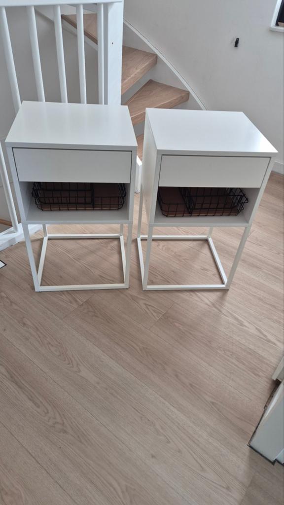 2x IKEA Vikhammer nachtkastjes wit met draadmandjes, Ophalen, Gebruikt, Minder dan 45 cm, Minder dan 55 cm