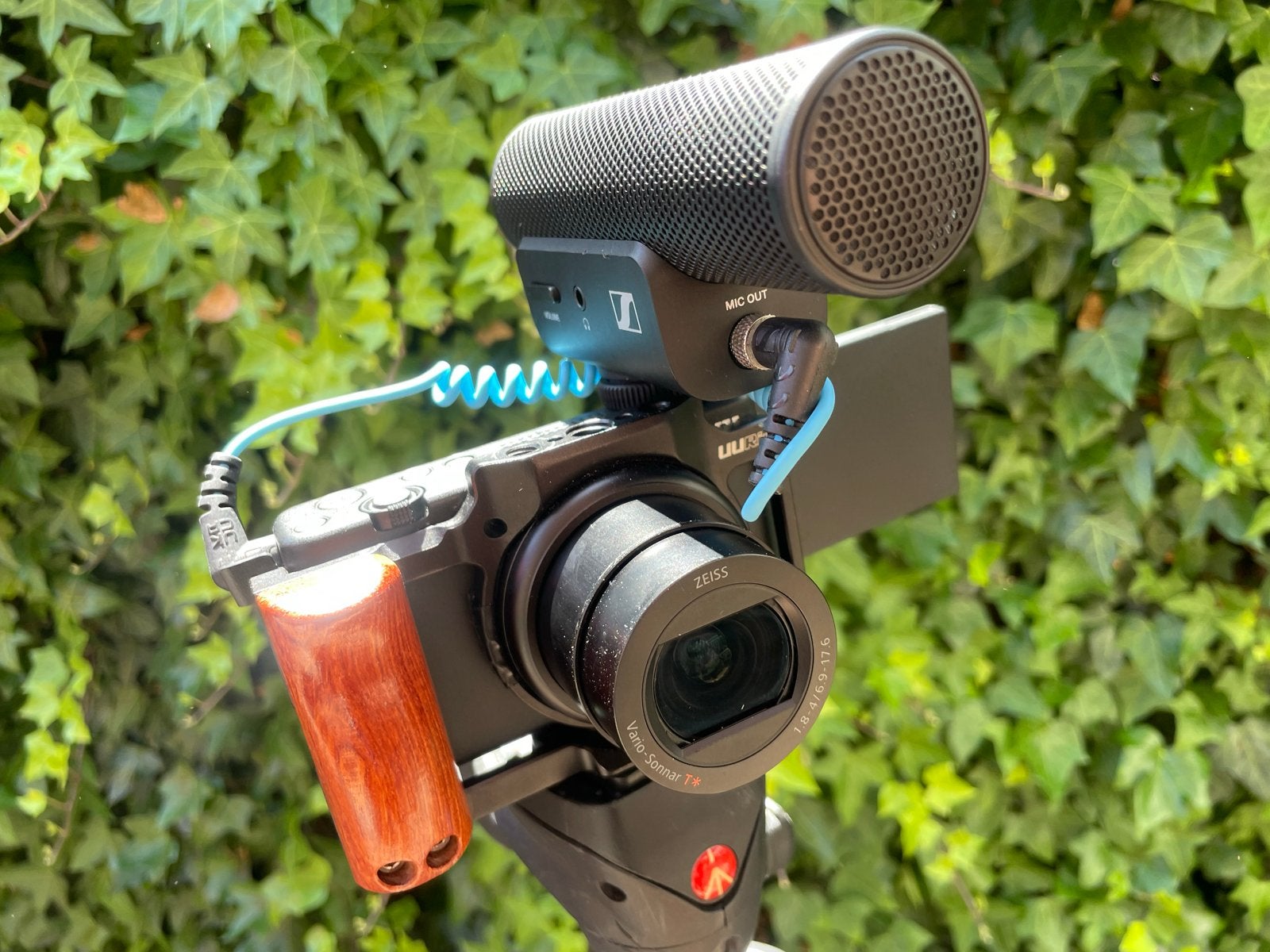 Complete Sony Vlog Set | ZV E10 + Manfrotto + Sennheiser, Audio, Tv en Foto, Fotocamera's Digitaal, Ophalen, Kantelbaar/draaibaar scherm