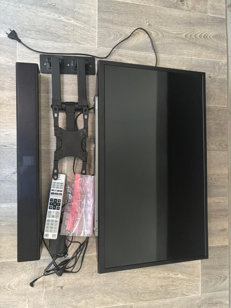 Toshiba 32S3633DG LCD TV met muurbeugel en soundbar, Ophalen, Toshiba, 50 Hz, LCD