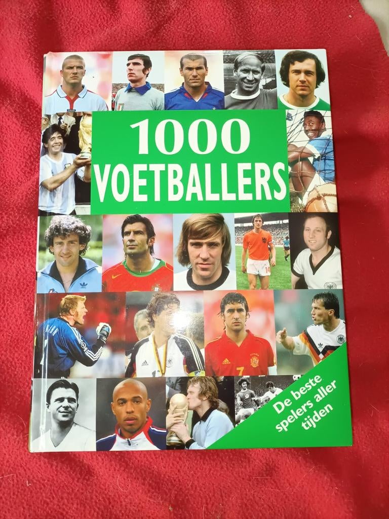 1000 Voetballers: De Beste Spelers Aller Tijden Boek, Ophalen of Verzenden, Gelezen, Onbekend, Balsport