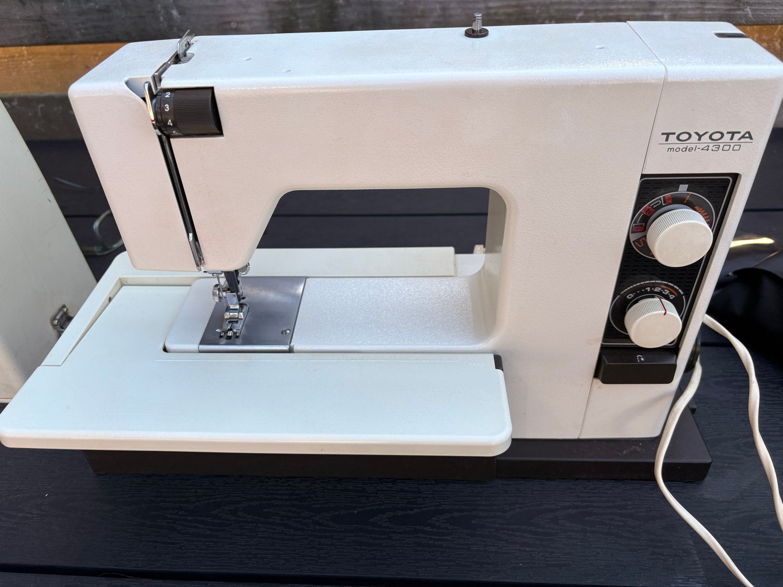 Vintage Toyota Naaimachine Model 4300 uit 1968 met Koffer, Ophalen, Gebruikt, Naaimachine, Overige merken